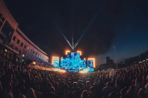 Tłumy na koncercie Boris Brejcha Polska. Niesamowita atmosfera i wizualizacje na scenie.
